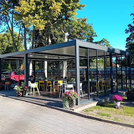 Juras Brize Hotell Ventspils Exteriör bild