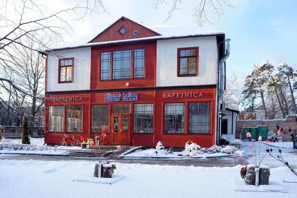 Juras Brize Hotell Ventspils Exteriör bild