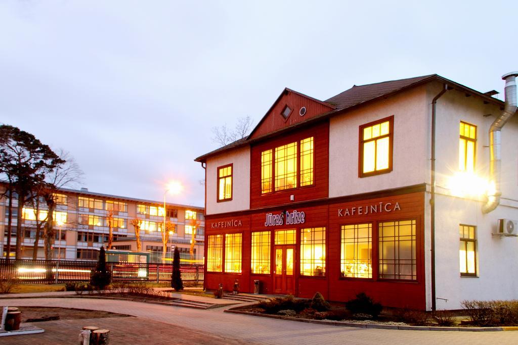 Juras Brize Hotell Ventspils Exteriör bild