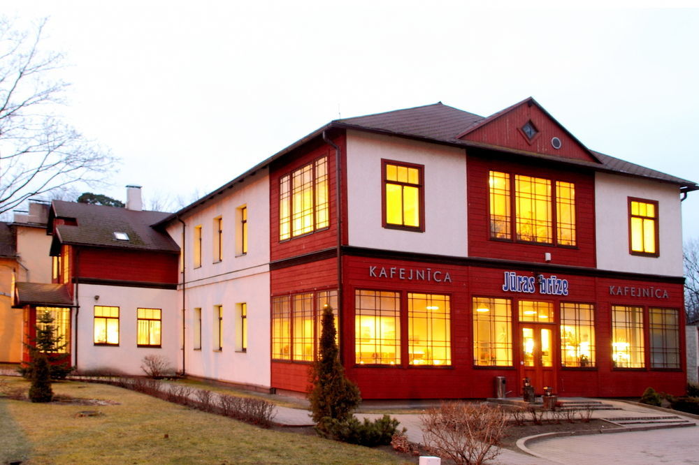 Juras Brize Hotell Ventspils Exteriör bild